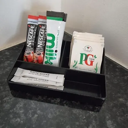 Apartment Centre 5 With Kitchenette, Free Wifi And Smart Tv With Netflix By Yoko Middlesbrough